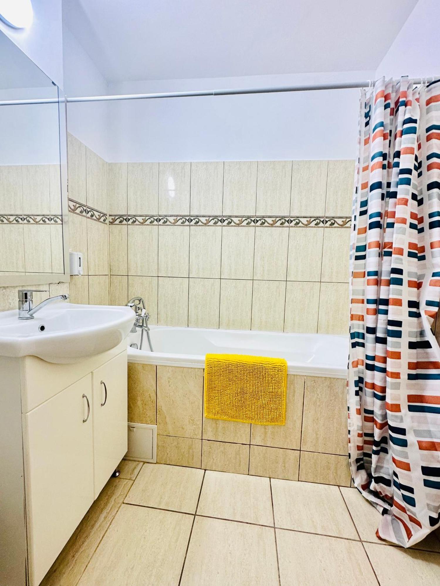 Tranquil Unirii Residence - Elegant & Spacious Living With Parking Steps From Parliament Букурещ Екстериор снимка